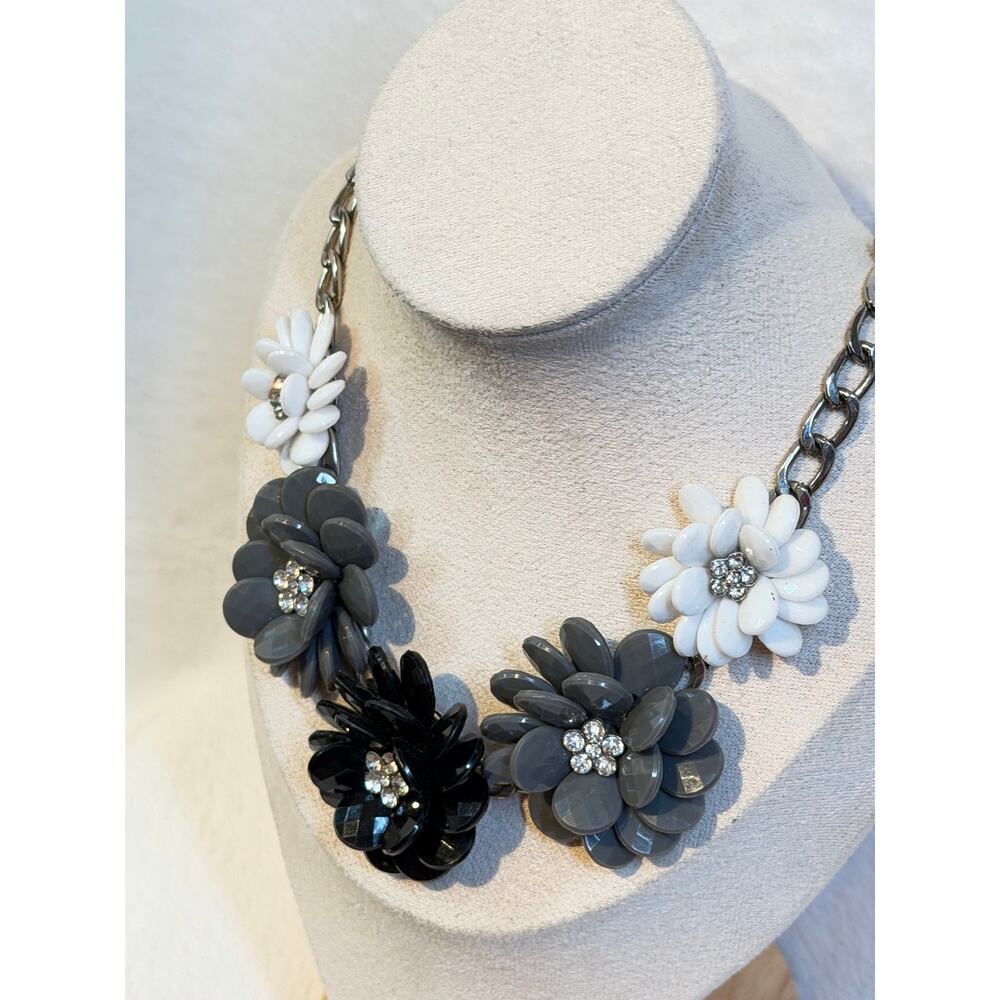 Black/Gray/Wht  Layered Floral Statement Necklace – 9" Drop - Picture 2 of 4